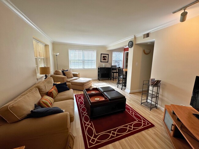 Building Photo - 2107 N Scott St