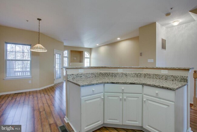 Building Photo - 6042 Blue Point Ct