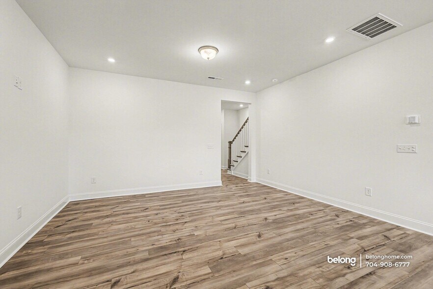 Building Photo - 2915 Herringbone Rd