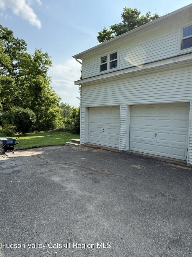 Building Photo - 181 Rock Hill Rd