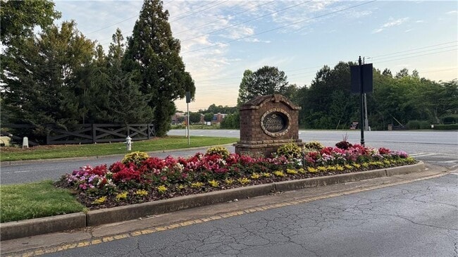 Building Photo - 1655 Township Cir