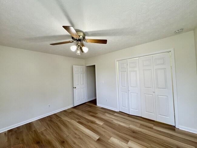 Building Photo - 201 Seminole Cir