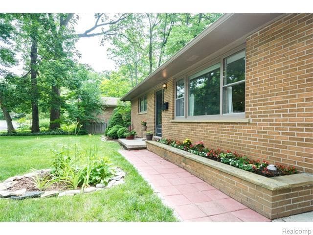 Building Photo - 1811 Alhambra Dr