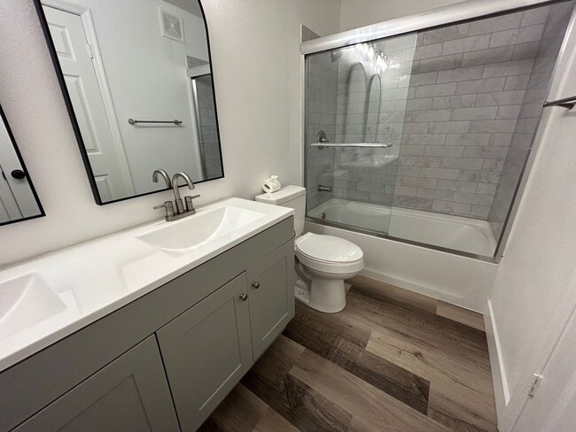 Building Photo - BEAUTIFULLY UPGRADED CONDO - SPACIOUS 2 BEDROOM, 2 BATH TOP FLOOR IN PRIME LAS VEGAS LOCATION