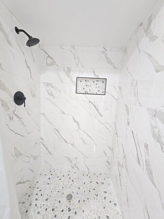 Building Photo - Pool Home – 3 Bed | 3 Bath | 1,625 Sq Ft