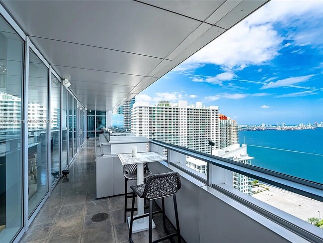 Building Photo - 1395 Brickell Ave