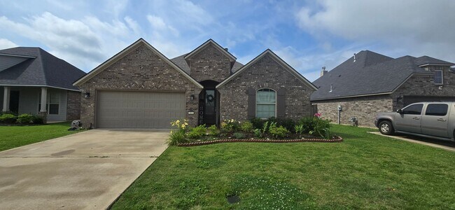 Building Photo - Waterford Bend Subdivision (3 Bedroom 2 Bathroom)