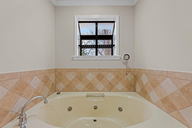 Building Photo - 1745 Ewing Ford Rd