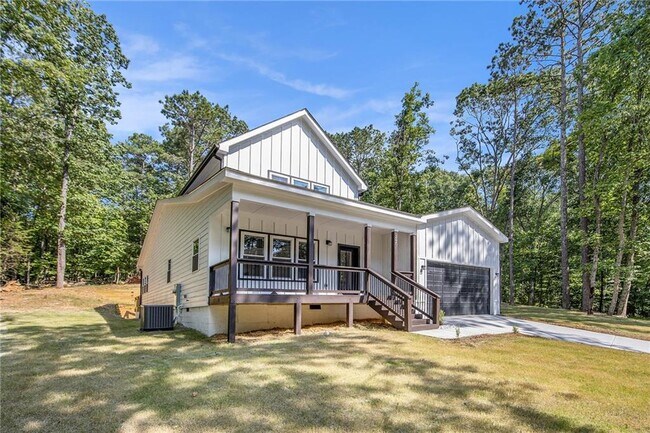 Building Photo - 3220 Sweetbriar Dr