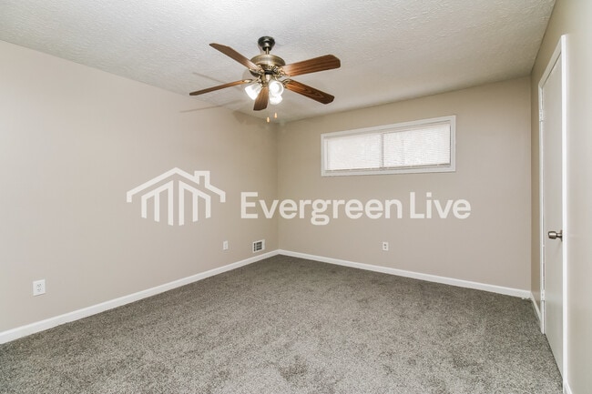 Building Photo - 104 Longstreet Cir