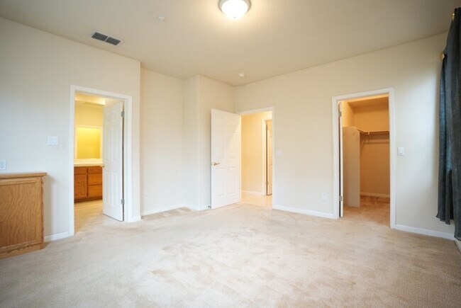 Building Photo - Charming Three Bedroom Napa Home Close to Queen of the Valley Medical Center