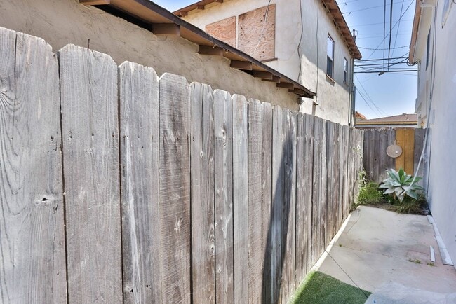 Building Photo - Modern 2 Bedroom 1 Bathroom in North Park!