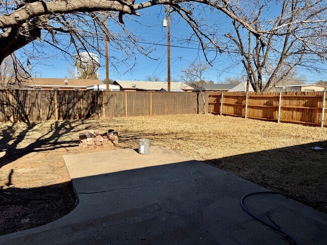 Building Photo - Fully Remodeled 4 Bedroom / 3 Bath Home with Two Primary Suites!