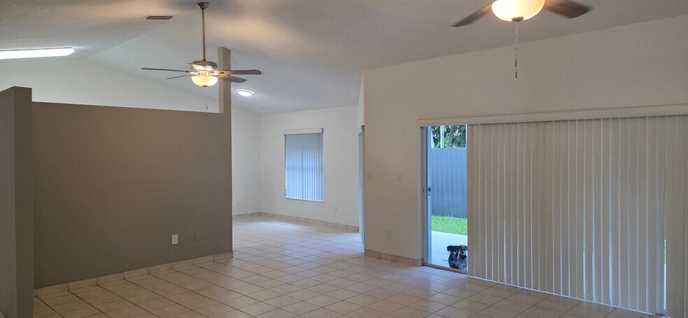 Building Photo - 16571 SW 145th Ct