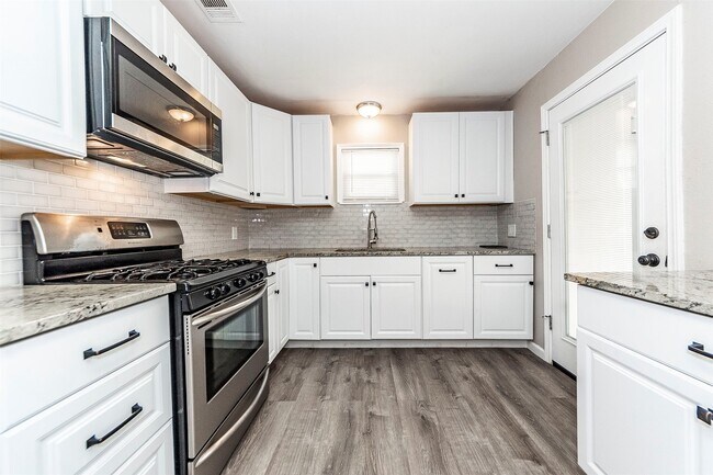 Building Photo - 2835 Beverly Rd