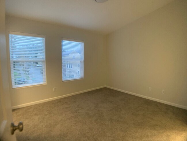 Building Photo - Remodeled Beautiful Progress Ridge Town home! 2 Bedrooms 2 Baths, 1628 Sq. Ft.