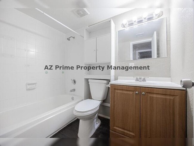 Building Photo - 5041 N 39th Dr