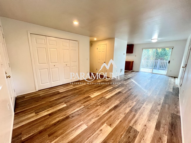 Building Photo - Cute 3 Bedroom Duplex in Gig Harbor