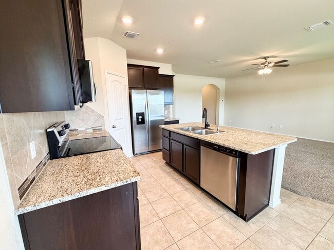 Building Photo - 829 Ibis Falls Loop