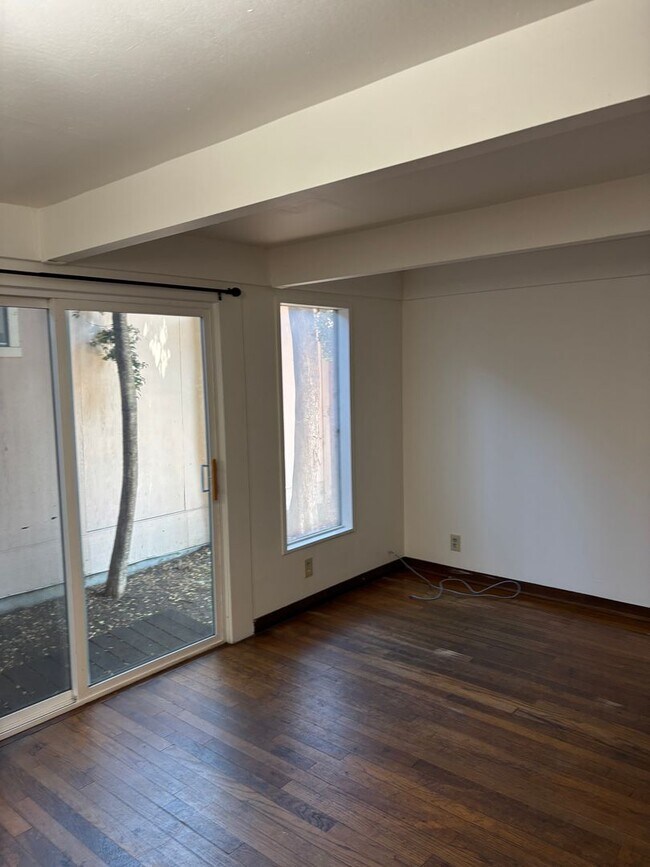 Building Photo - 314 Chestnut St