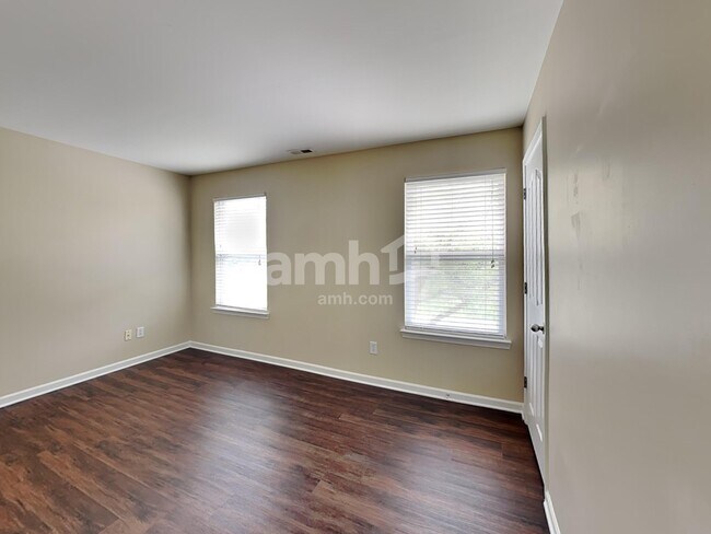 Building Photo - 275 Flanders Dr