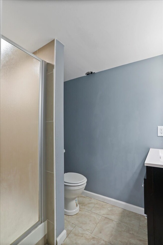 Building Photo - 13715 Dixie Dr