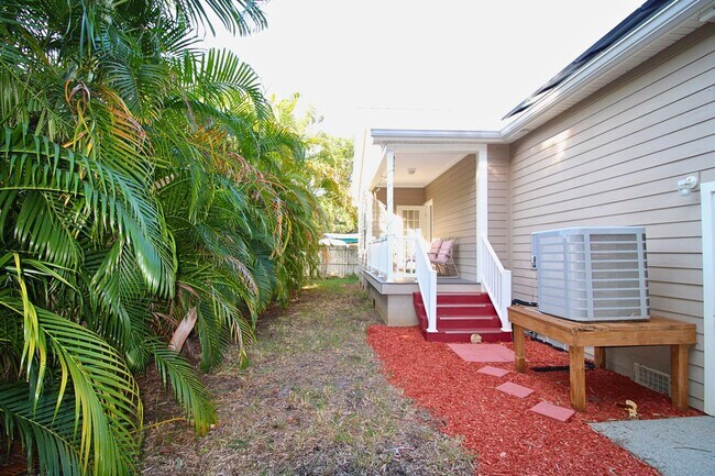 Building Photo - Beautiful 3-Bedroom Home in Seminole, FL!