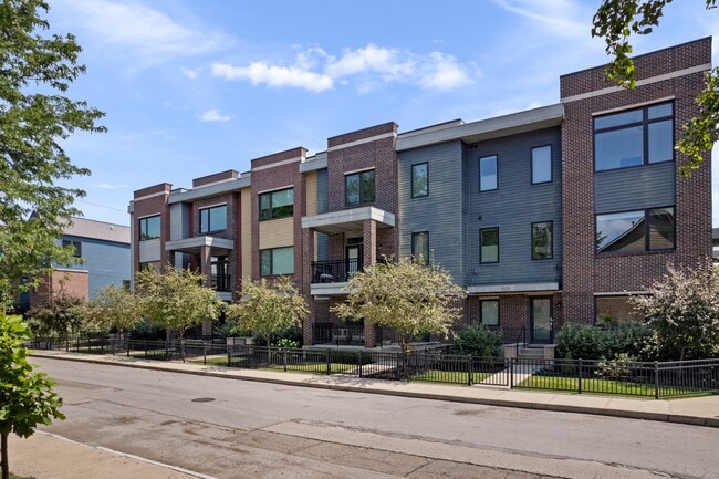 Building Photo - 1009 N Park Ave
