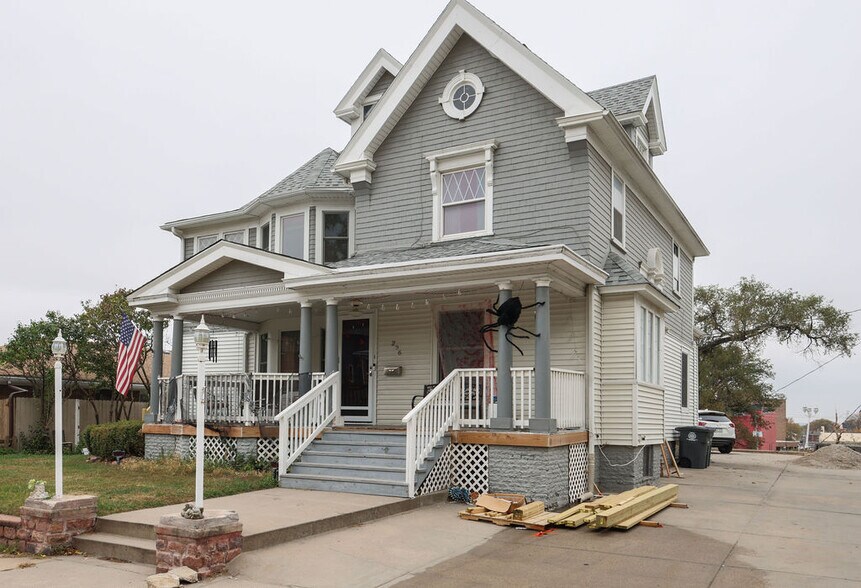 Building Photo - 226 Bluff St