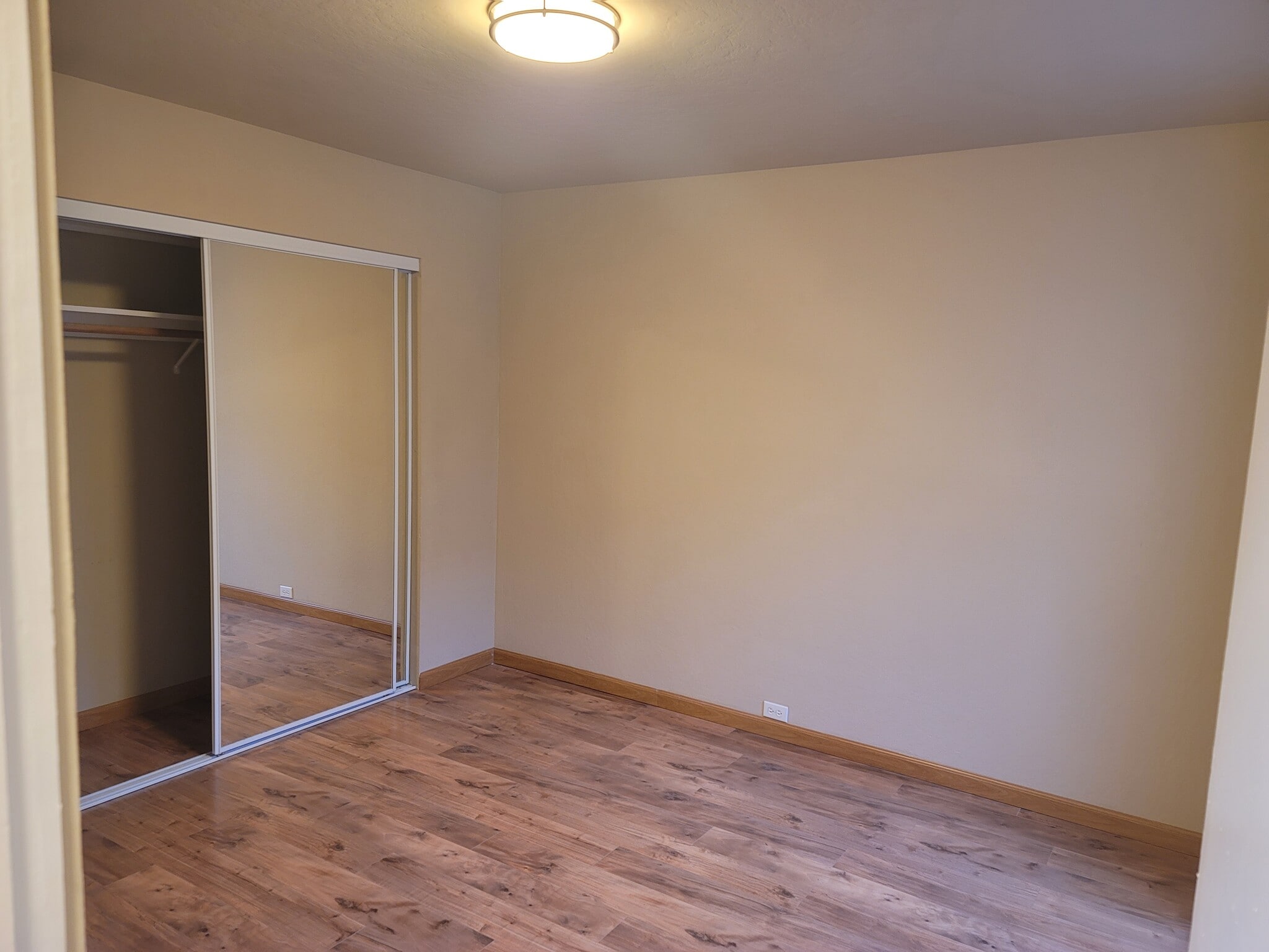 Building Photo - 132 Locksley Ave