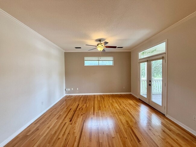 Building Photo - Adorable Two Story 2/2 Townhome in College...