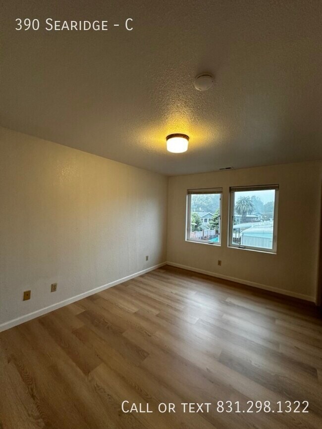 Building Photo - 390 Searidge-C