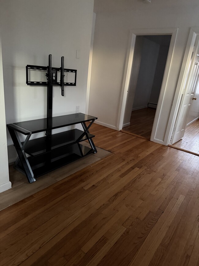 Building Photo - 49 River St