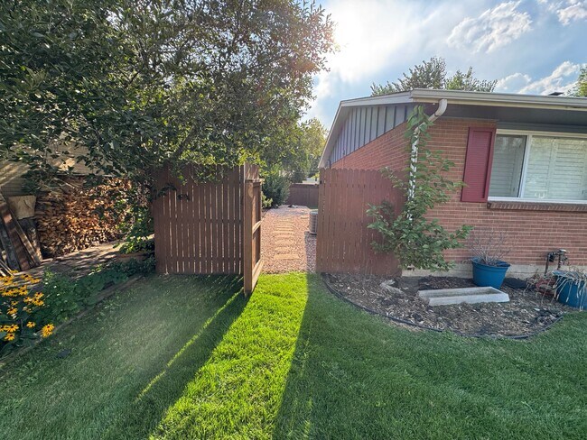 Building Photo - BEAUTIFUL 4 Bed 3 Bath Single Family Home In Boulder!