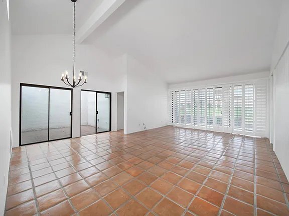 Building Photo - 20 San Sebastian Dr