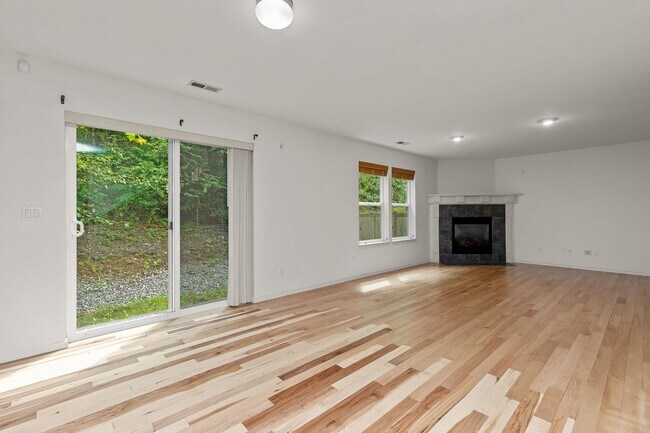 Building Photo - Stunning 3 bed, 2.5 bath home in desirable Bothell neighborhood
