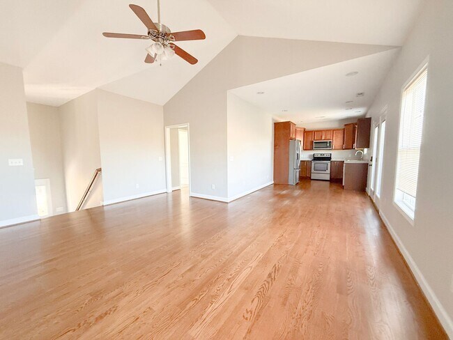 Building Photo - Spacious 4-Bedroom Home with Large Yard and Dual Garages in Cookeville