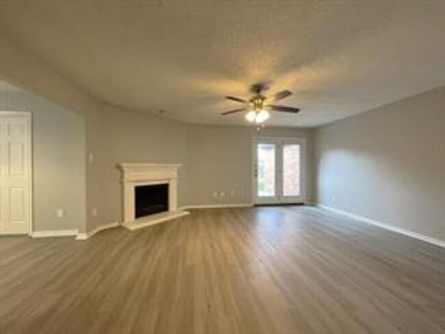 Building Photo - 10910 Red Cedar Dr