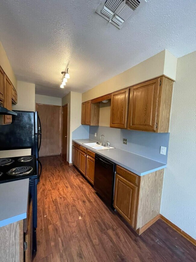 Building Photo - 103 Sherwood Dr