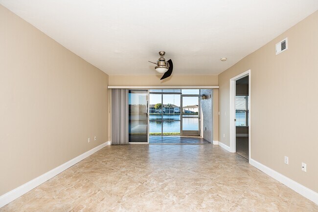 Building Photo - UPDATED GROUND FLOOR CONDO CLOSE TO 1-75