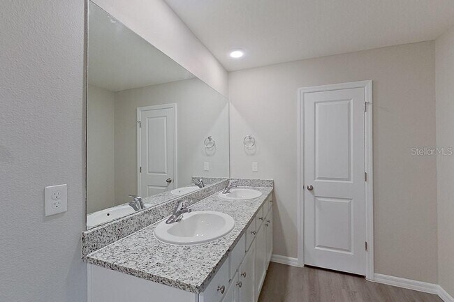 Building Photo - 8650 SW 44th Ct