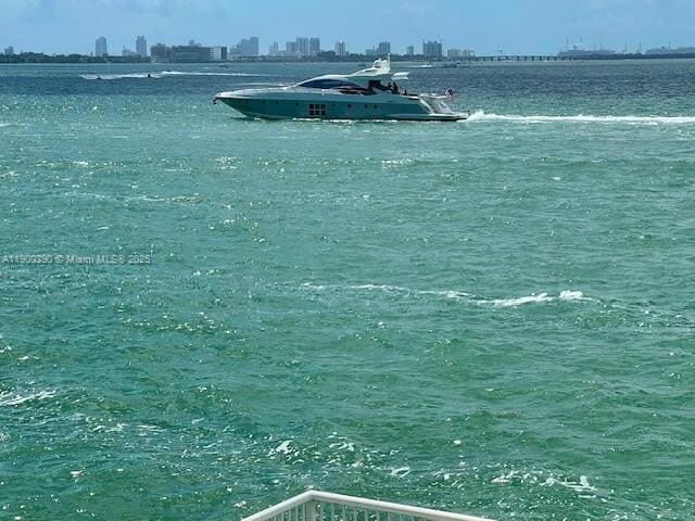 Building Photo - 2016 Bay Dr