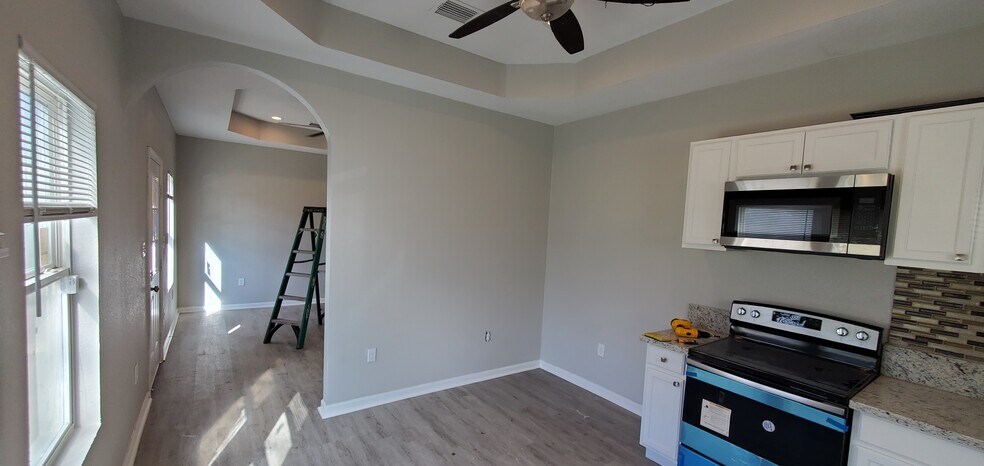 Building Photo - 16513 W Sandy Meadows Dr