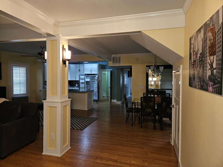 Building Photo - 1039 Clay Ave