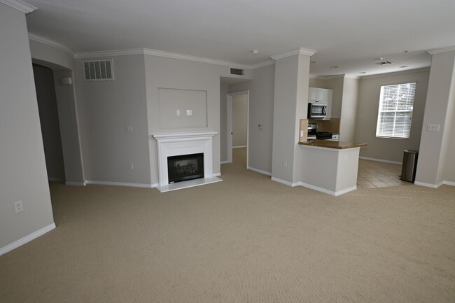 Building Photo - Irvine Watermarke Top Floor Condo 3 BD 2 B...