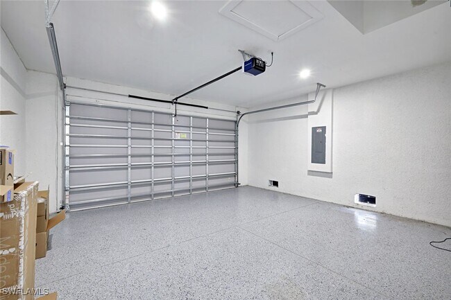 Building Photo - 502 SW 25th Pl