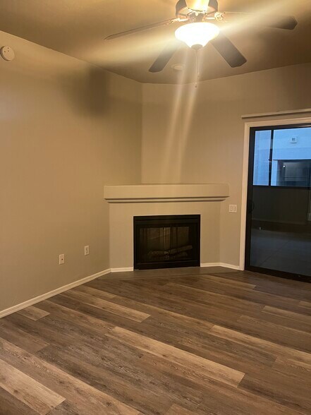 Building Photo - 2550 E River Rd