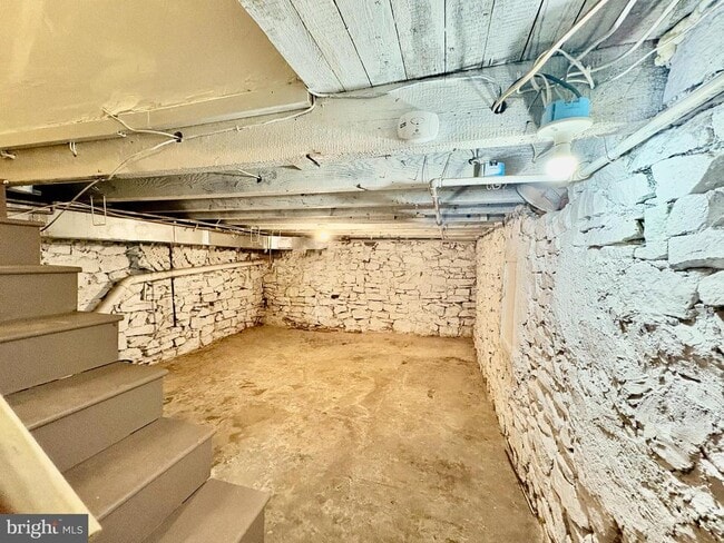 Building Photo - 53 E Wood St