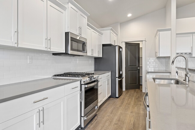 Building Photo - 7565 W Itasco Dr