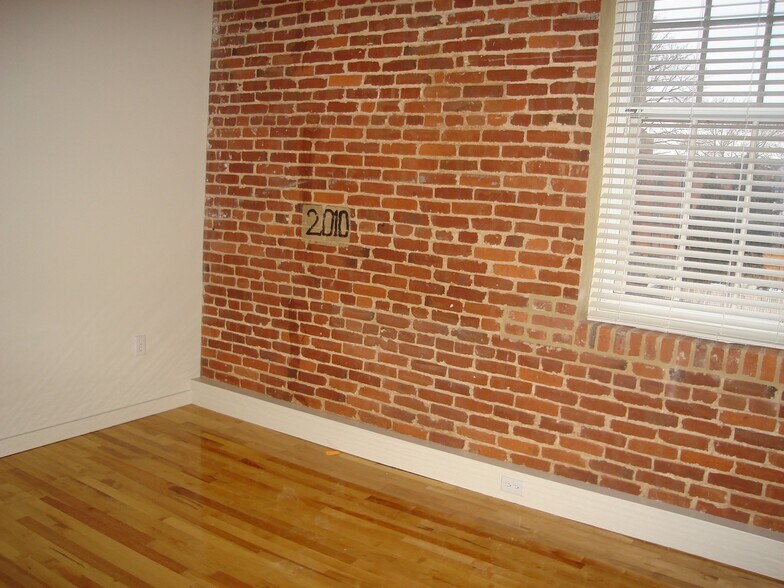 Building Photo - 425 N Prince St